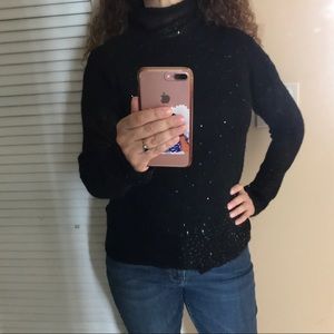 Perfect DKNY sweater, like new, shimmer black! ✨🌷